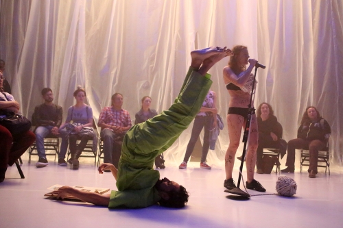 Teatro y voz experimental Mis humores, estudio poético sobre la enfermedad