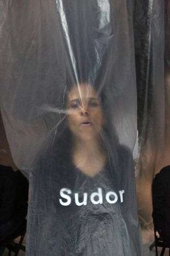 Teatro y voz experimental Mis humores, estudio poético sobre la enfermedad
