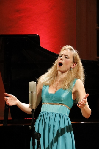 Voz Sarah Maria Sun