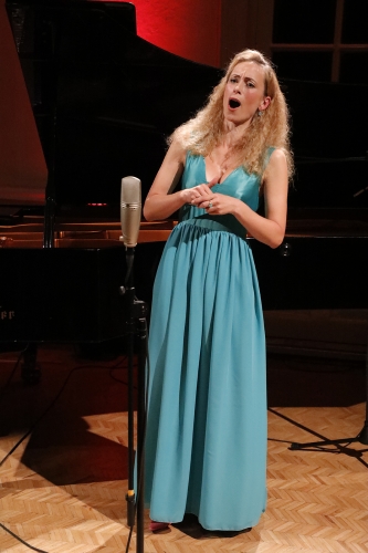 Voz Sarah Maria Sun