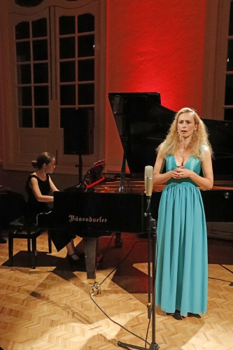 Voz Sarah Maria Sun